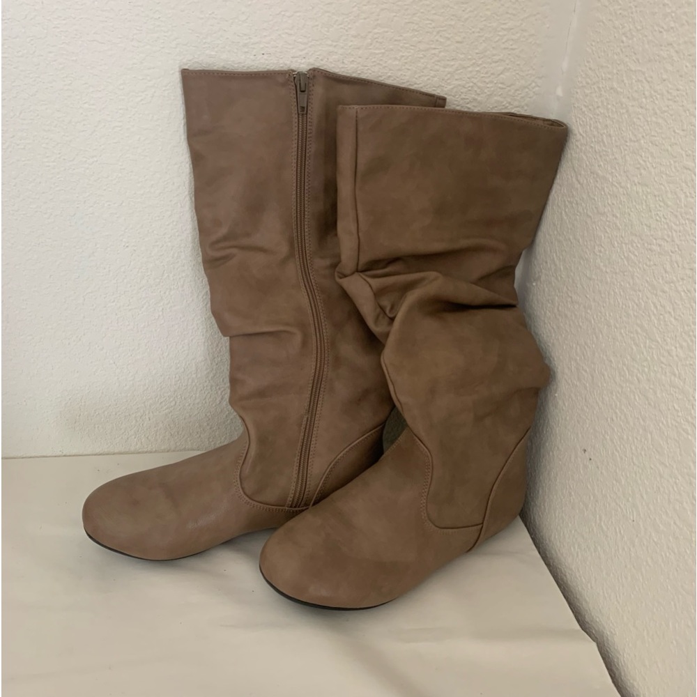 Hot Cakes Women's  High Boots, Flat Heel, with Soft Fleece Lining, Size 7W